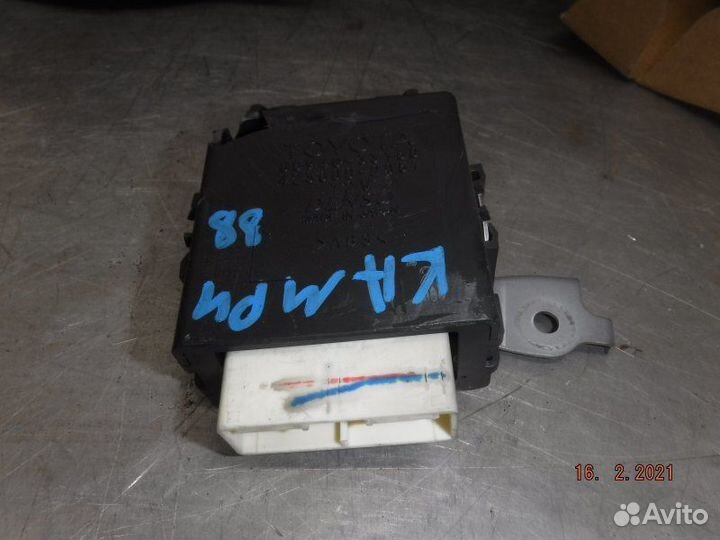 Реле стеклоочистителей Toyota Camry 50 2AR 2013