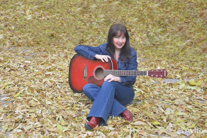 Красная гитара в аренду для фотосессий, или продам