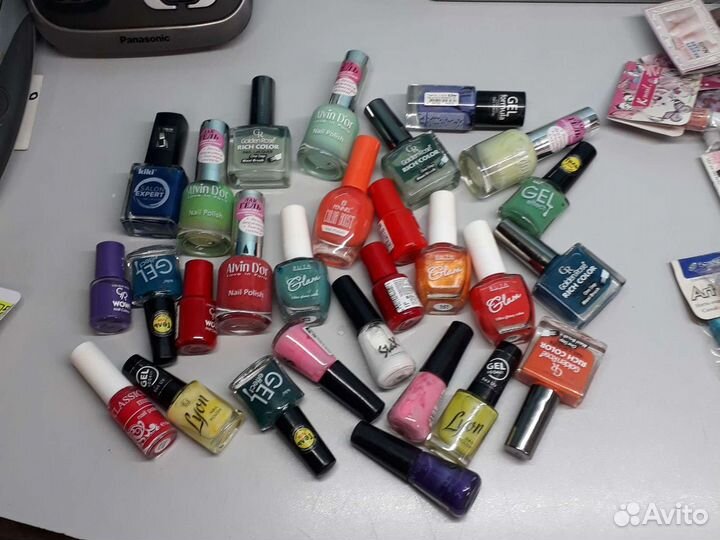 Наклейки, лаки, гели для ногтей