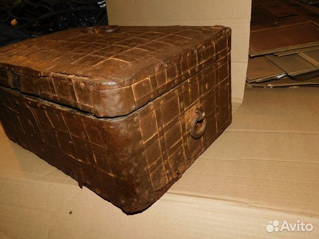 Антикварный,миниатюрный сундучок-ларец-касса ри