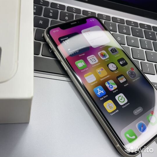 iPhone 11, 64 ГБ
