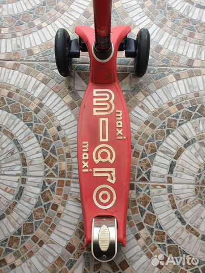 Самокат maxi Micro красный