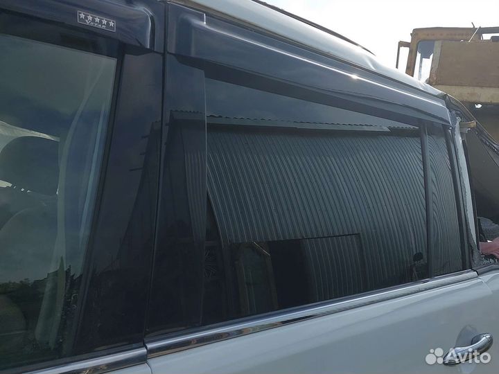 Nissan Patrol Y62 стекло левое задняя