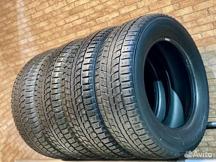 Dunlop SP Winter Ice 01 215/65 R16