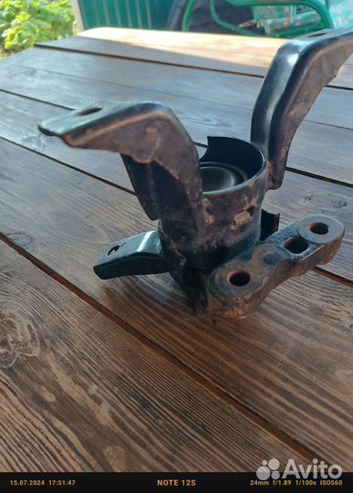 Опора двигателя правая geely emgrand x7