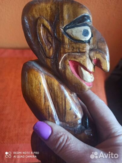 Статуэтка из дерева