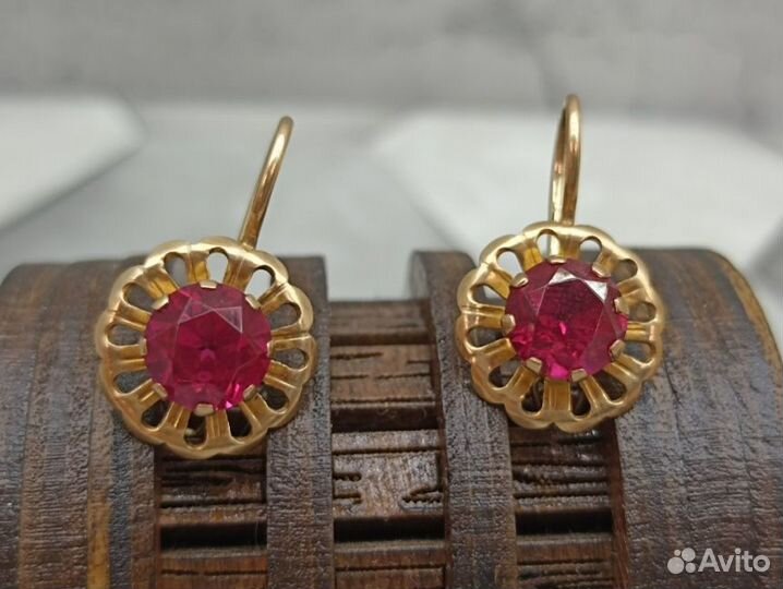 Золотые серьги 583 пробы массой 4,72 грамм