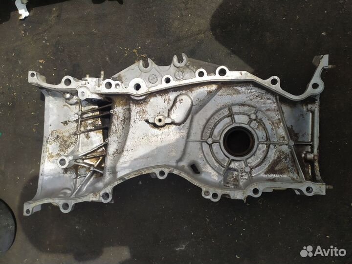 Крышка двигателя передняя Toyota Avensis 2 (T250)