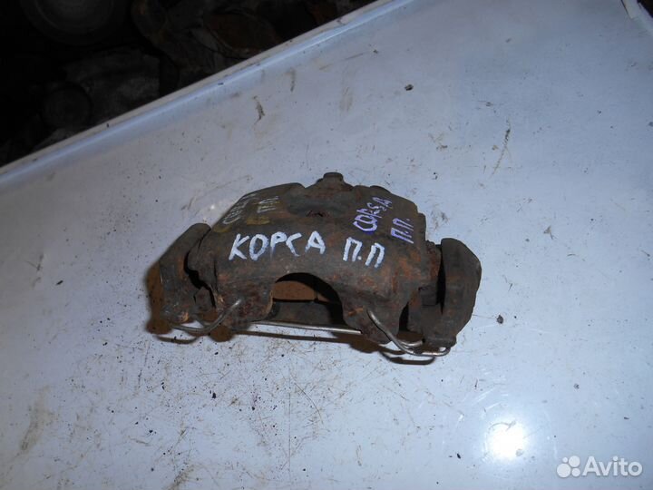 Суппорт передний правый Opel Corsa B Опель Корса Б