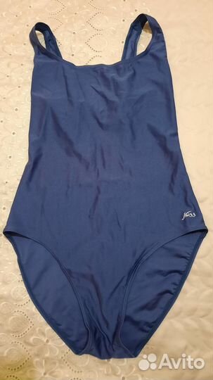 Купальник слитный и шапочка для бассейна