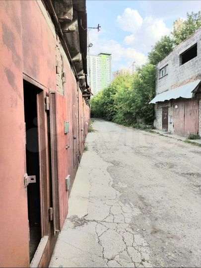 Гараж, > 30 м²