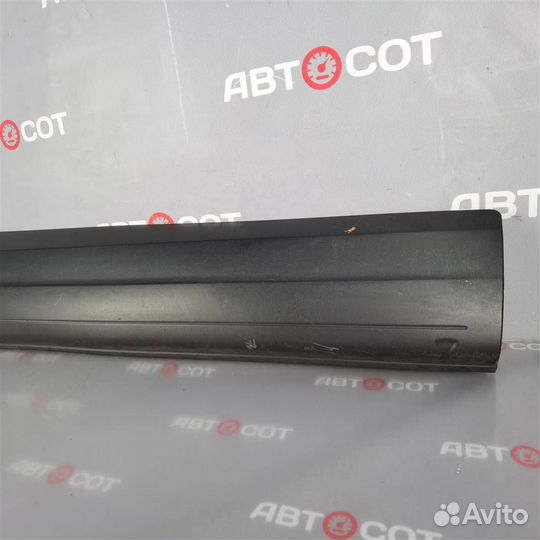 Молдинг передней правой двери VW Tiguan 2007-2011