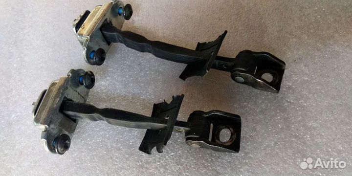 Ограничитель двери передней и задней. Октавия а5