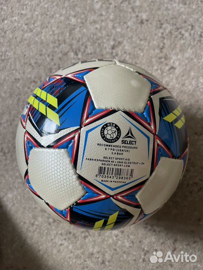 Футбольный мяч профессиональный