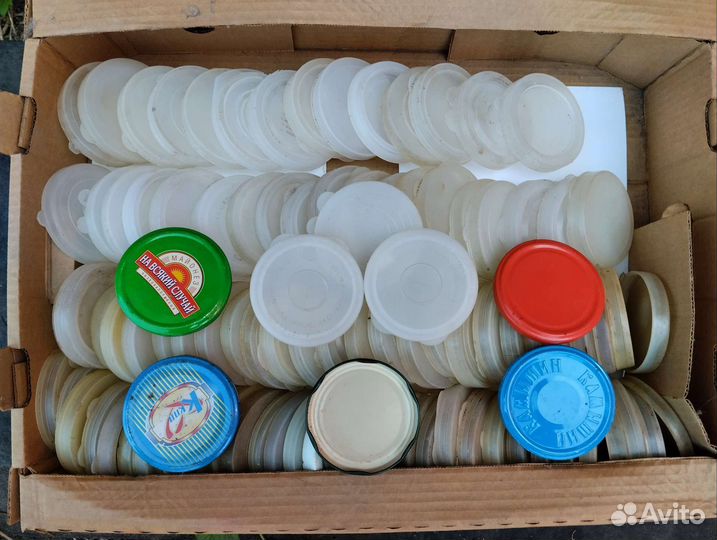 Крышки для банок капроновые и винтовые, стеклянные