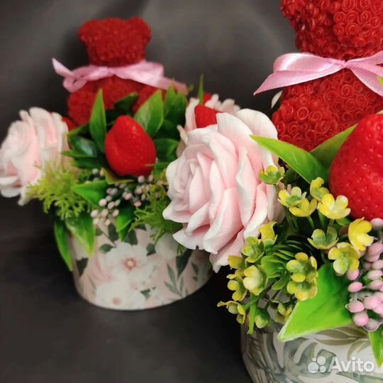 Букет с мишкой из роз