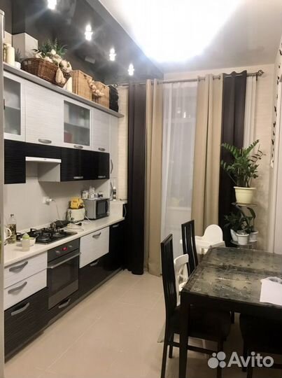 1 комплект штор.На кухню проданы