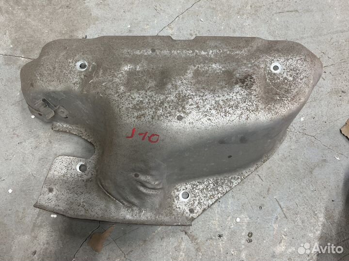 Теплоэкран коллектора Nissan Qashqai j10 mr20de