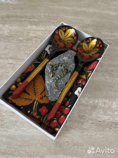 Набор деревянные ложки, гранит и полотенце хохлома