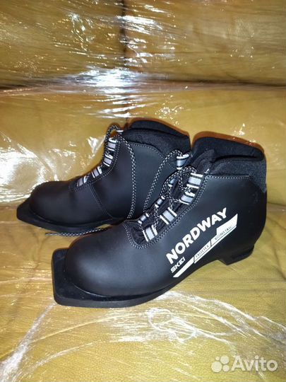 Лыжные ботинки р 38