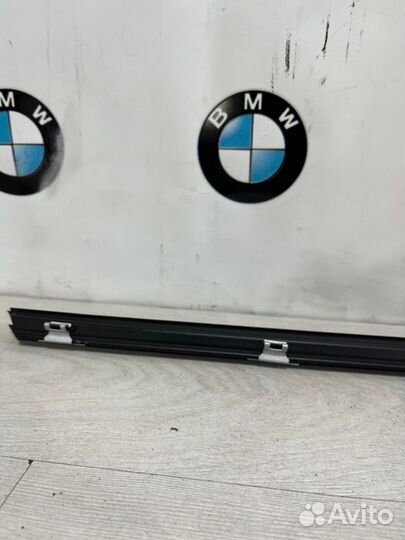 Уплотнитель стекла двери передний левый Bmw X5