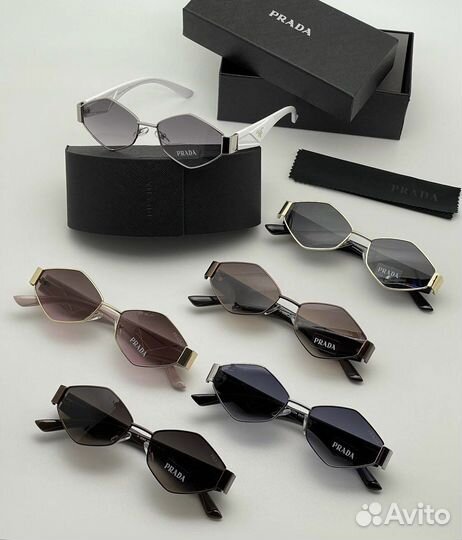 Солнцезащитные очки Prada