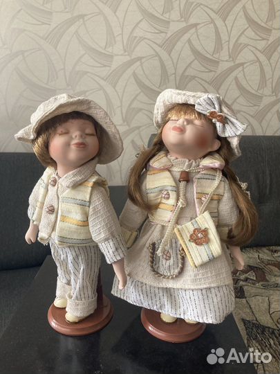 Кукла фарфоровая