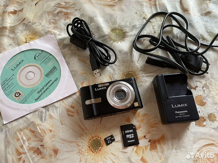 Цифровой фотоаппарат Panasonic Lumix DMC-FX12