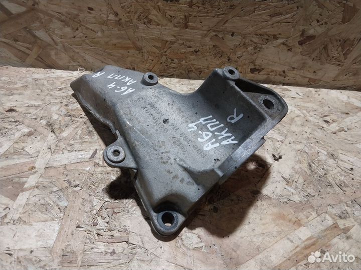 Кронштейн АКПП левый Audi A6 C5 8D0399114T