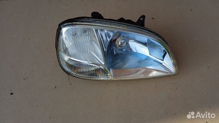 Фара правая Сузуки Свифт Н51