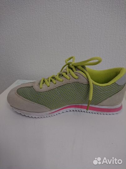 Кроссовки женские