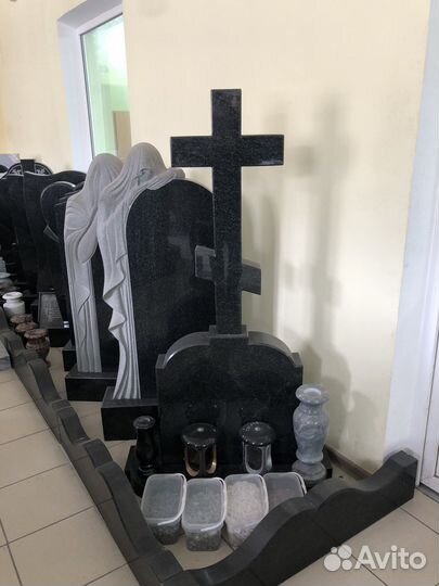 Памятники из гранита и мрамора