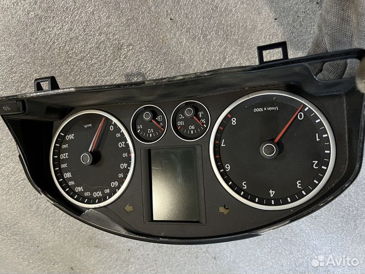 Щиток приборов VW Tiguan 2008