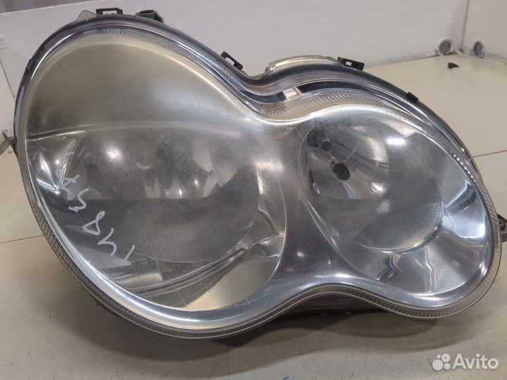 Фара (передняя) правая Mercedes C W203