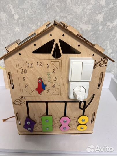 Бизиборд домик