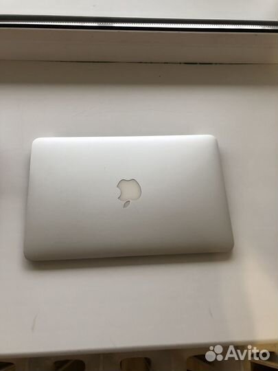Apple MacBook air 11-inch early 2014 i5/4/256