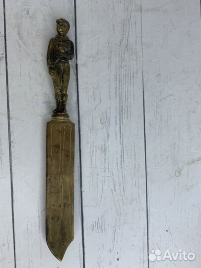 Нож для вскрытия писем