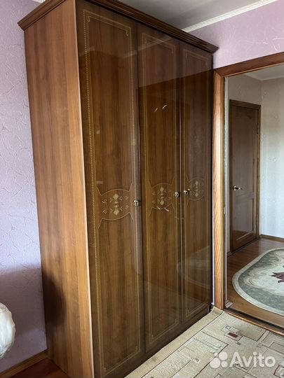 Шкаф распашной б/у