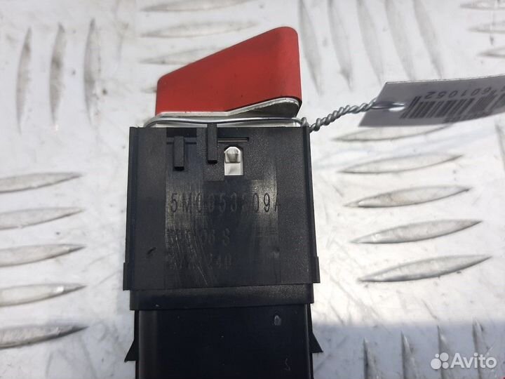 Кнопка аварийной сигнализации Volkswagen Golf Plus