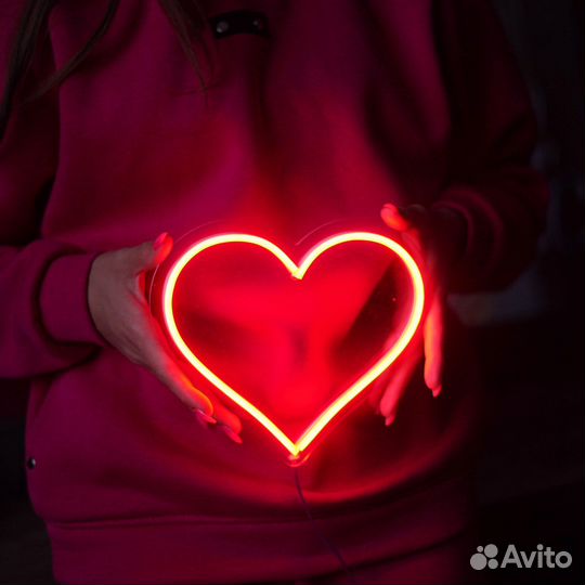 Неоновая вывеска «Сердце»