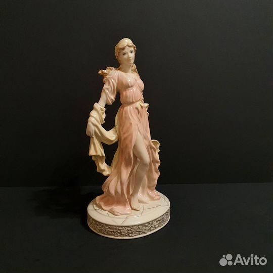 Фарфоровая статуэтка Wedgwood, 26см