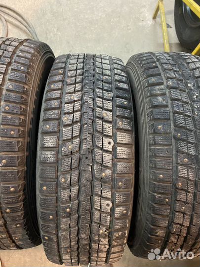 Dunlop SP Winter Ice 01 215/65 R16 102T