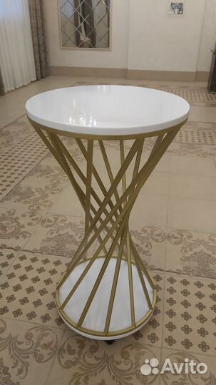 Стол для торта выкатной в аренду