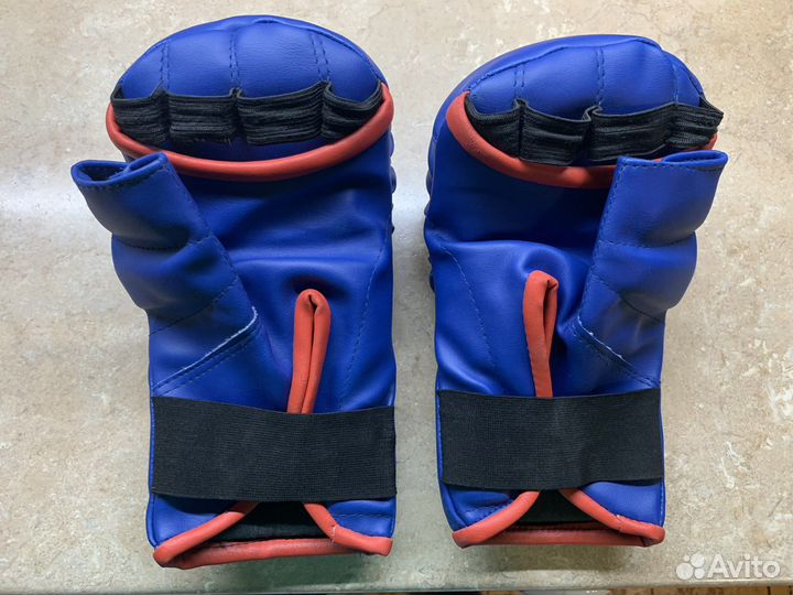 Боксерские перчатки