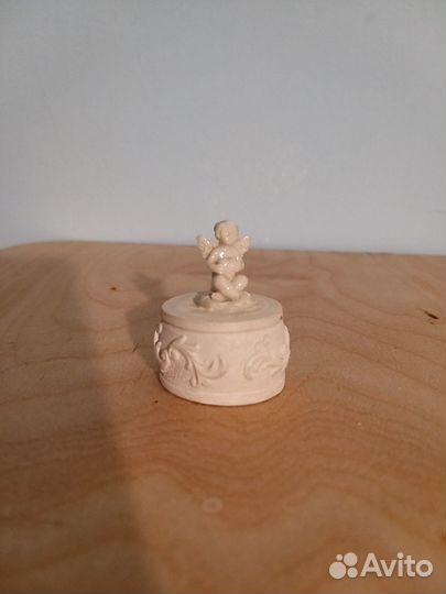 Фоторамка и фигурки для интерьера