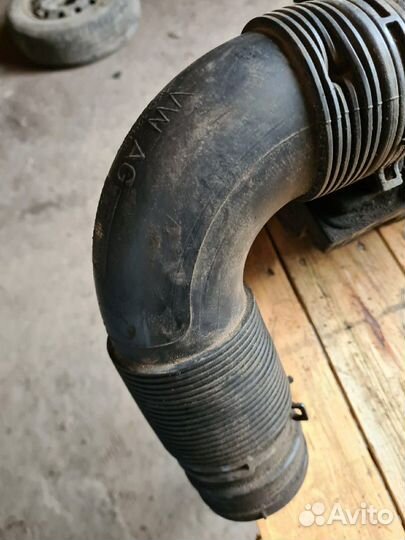 Патрубок воздушного фильтра 1k0129684t