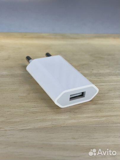 Зарядка на iPhone провод и блок