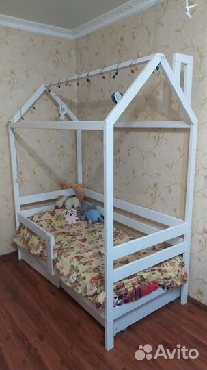 Детская кровать домик из массива дерева
