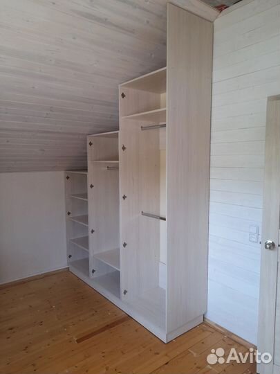 Шкаф в детскую комнату