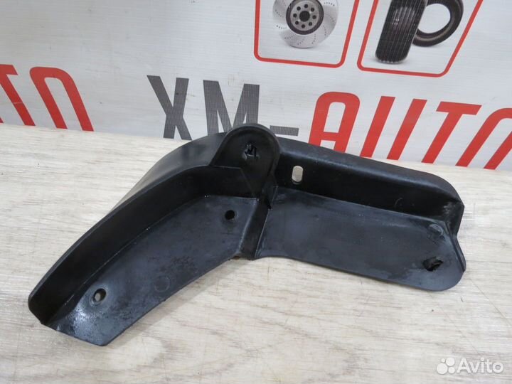 Брызговик передний правый LADA Vesta